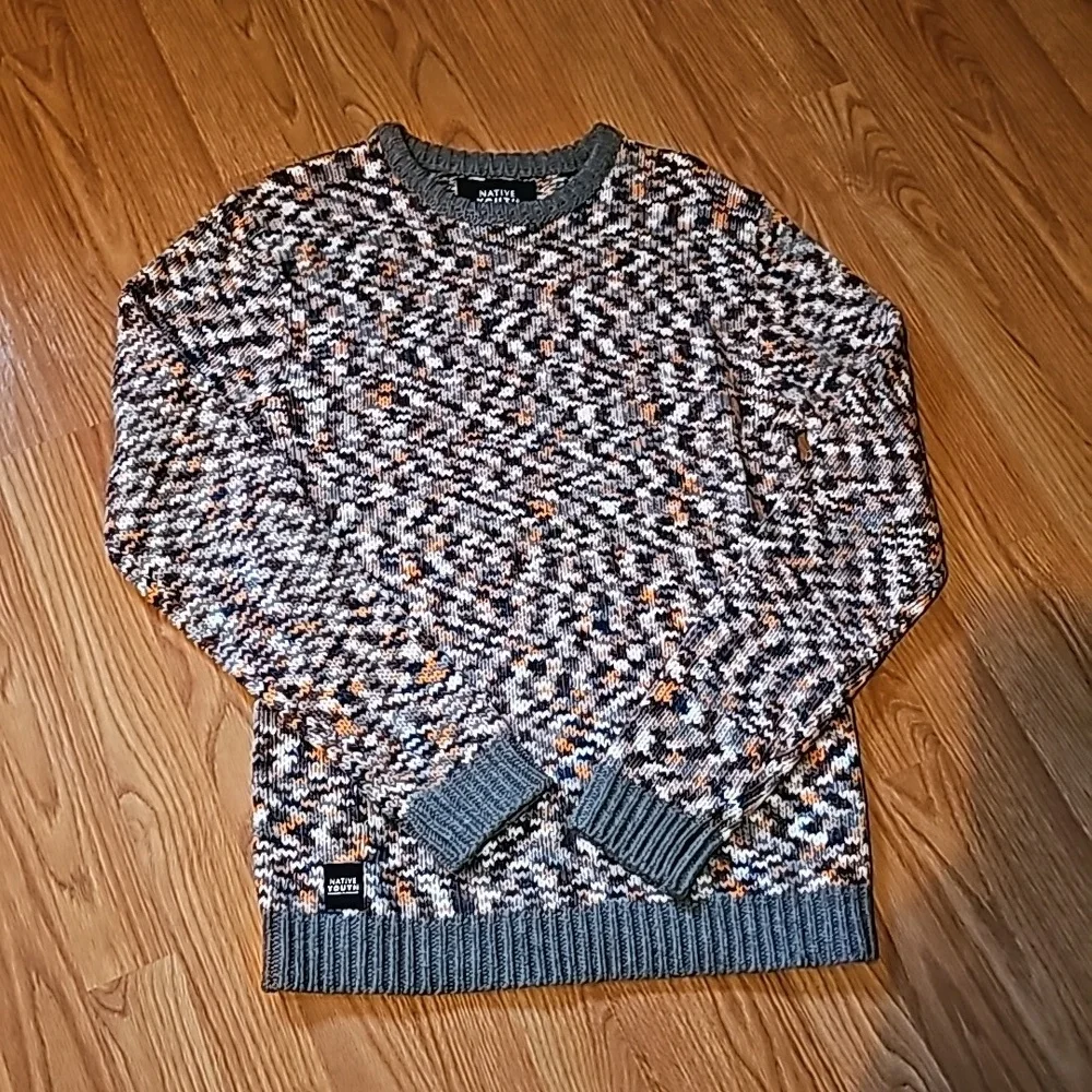 Sweaters - Picture 2 of 7